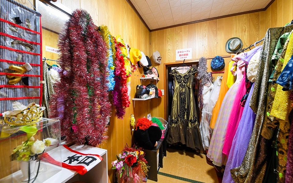 宴会等で大活躍の貸し衣装もたくさん！
